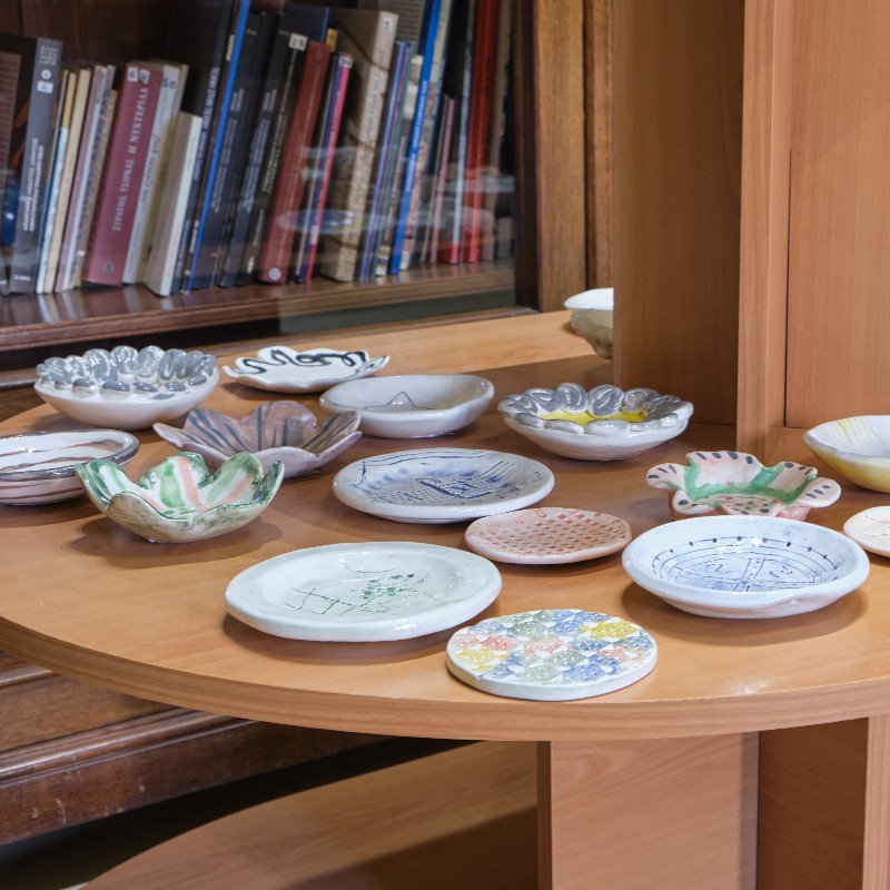 Handmade clay objects such as plates, in round design and in flower designs